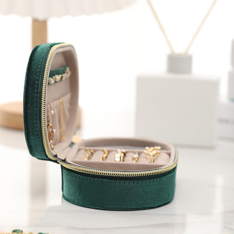 Oval Velvet Jewelry Case with Mirror jewelry compartment details