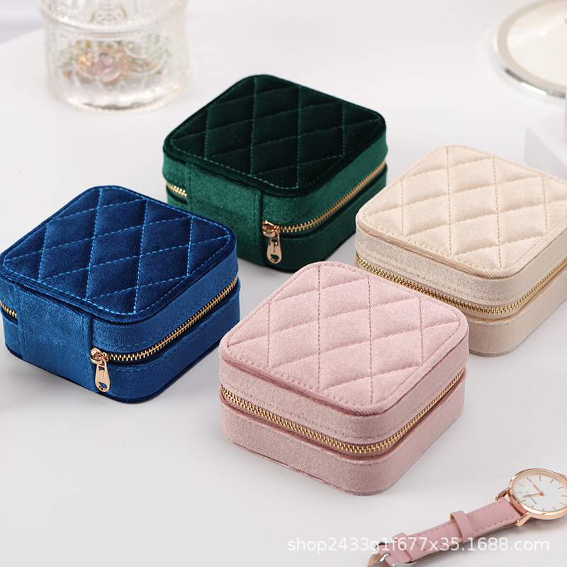 Quilted Square Velvet Travel Jewelry Case storage configuration