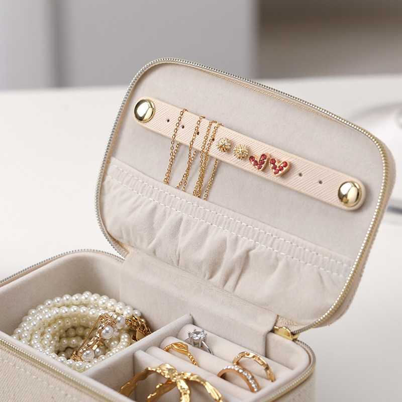 Embroidered Linen Jewelry Storage Case storage configuration