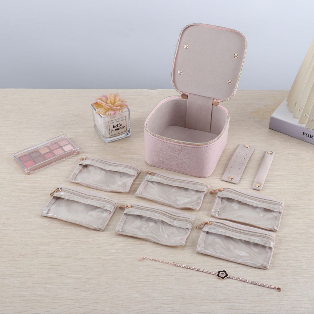 Square PU Travel Jewelry Case with Handle jewelry compartment details